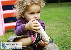 Воспитанников дома ребенка "Малютка" обеспечили обувью