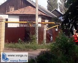 «Приора» въехала в газовую линию